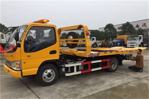 六安哪里有拖车服务