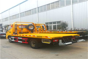 六安附近拖车救援搭电